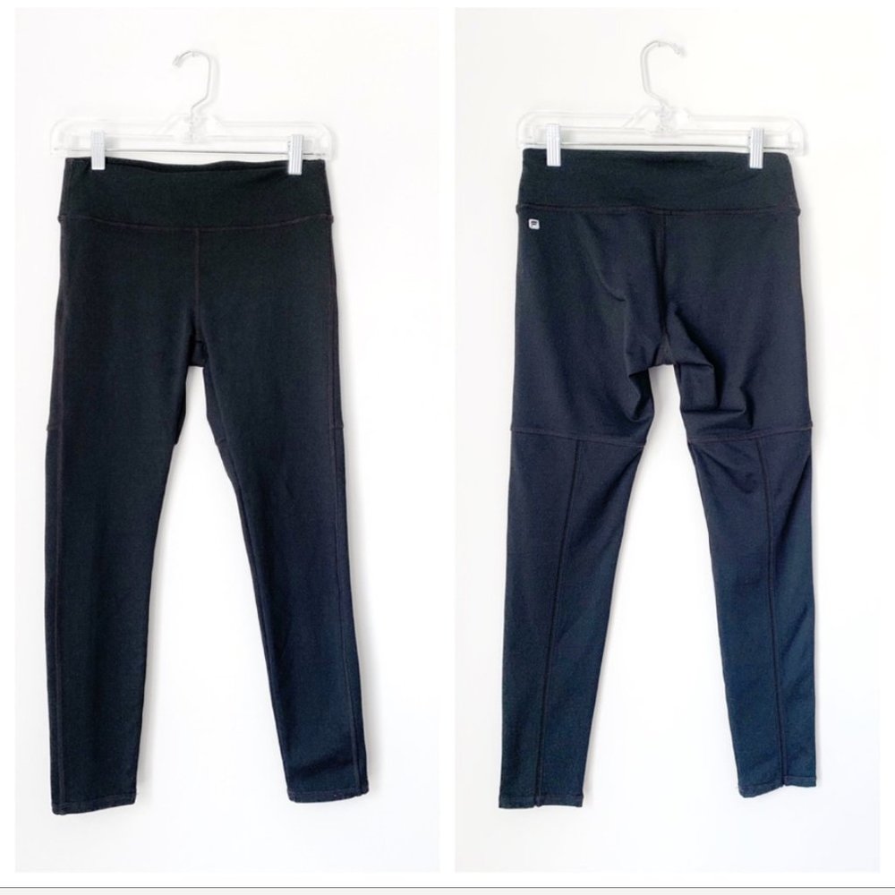 NWOT Fabletics Black Cropped Capri Leggings